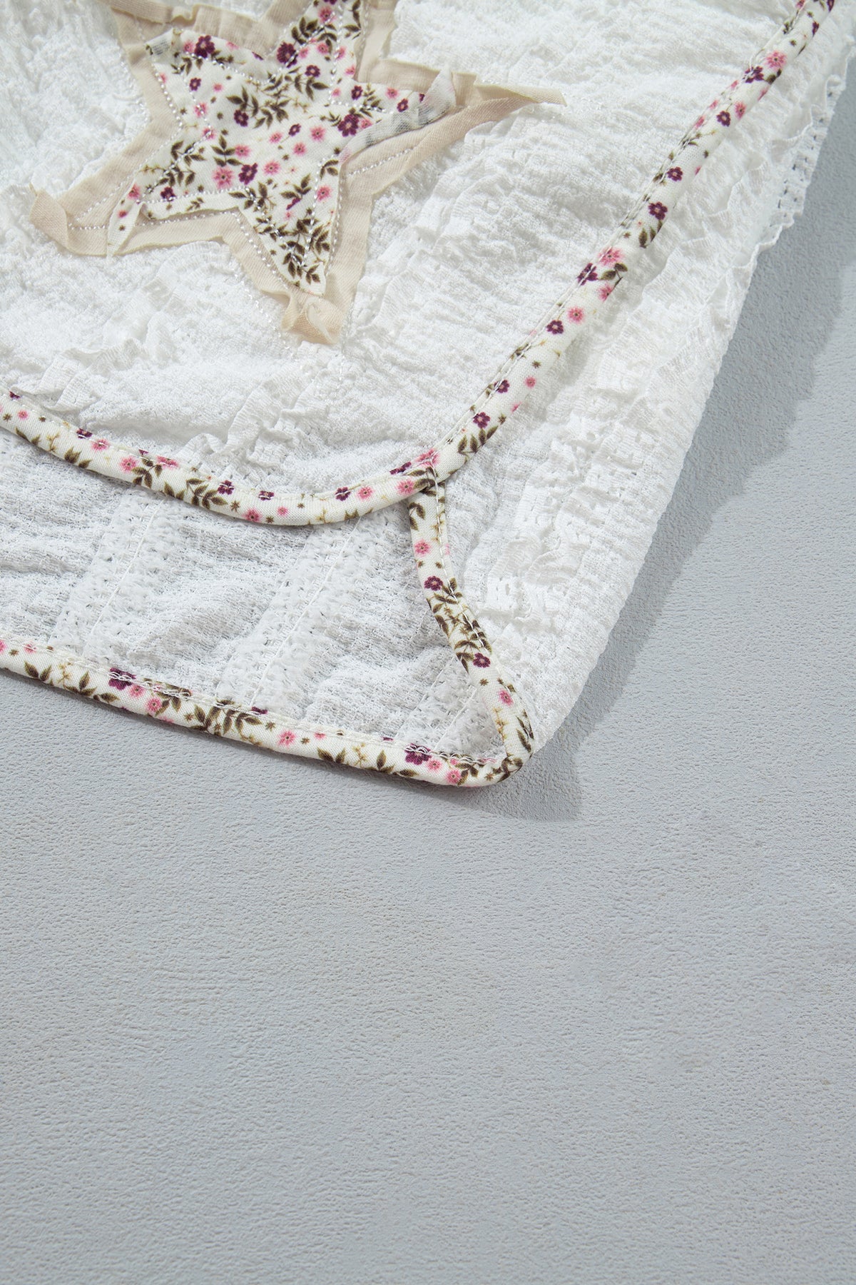 White Textured Lace Floral Star Patch Drawstring Casual Shorts