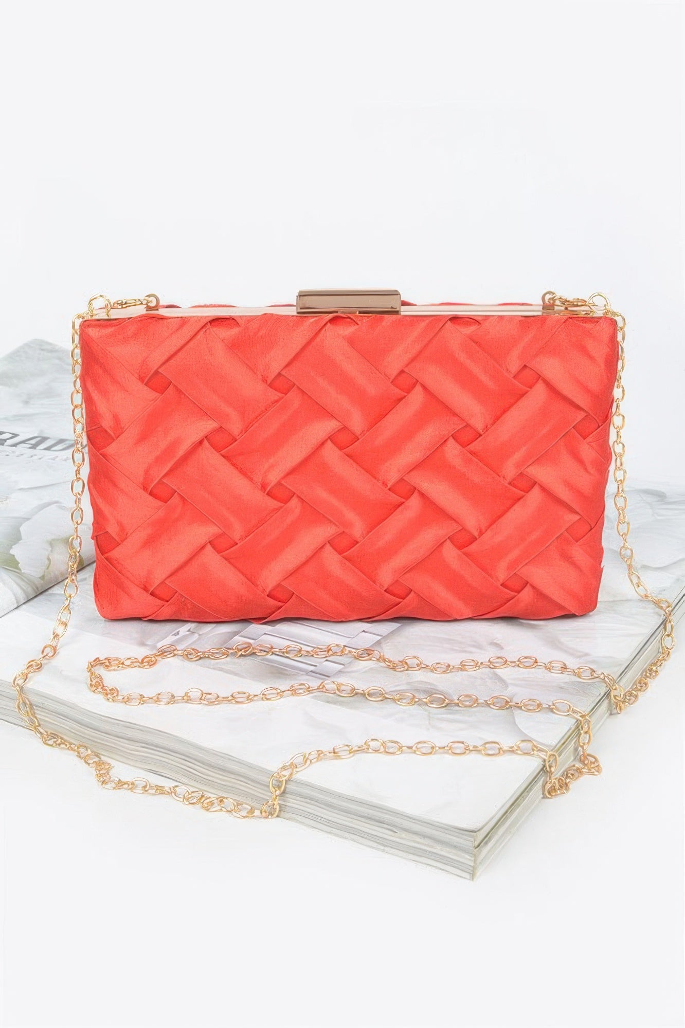 Cross Hatched Chain Clutch