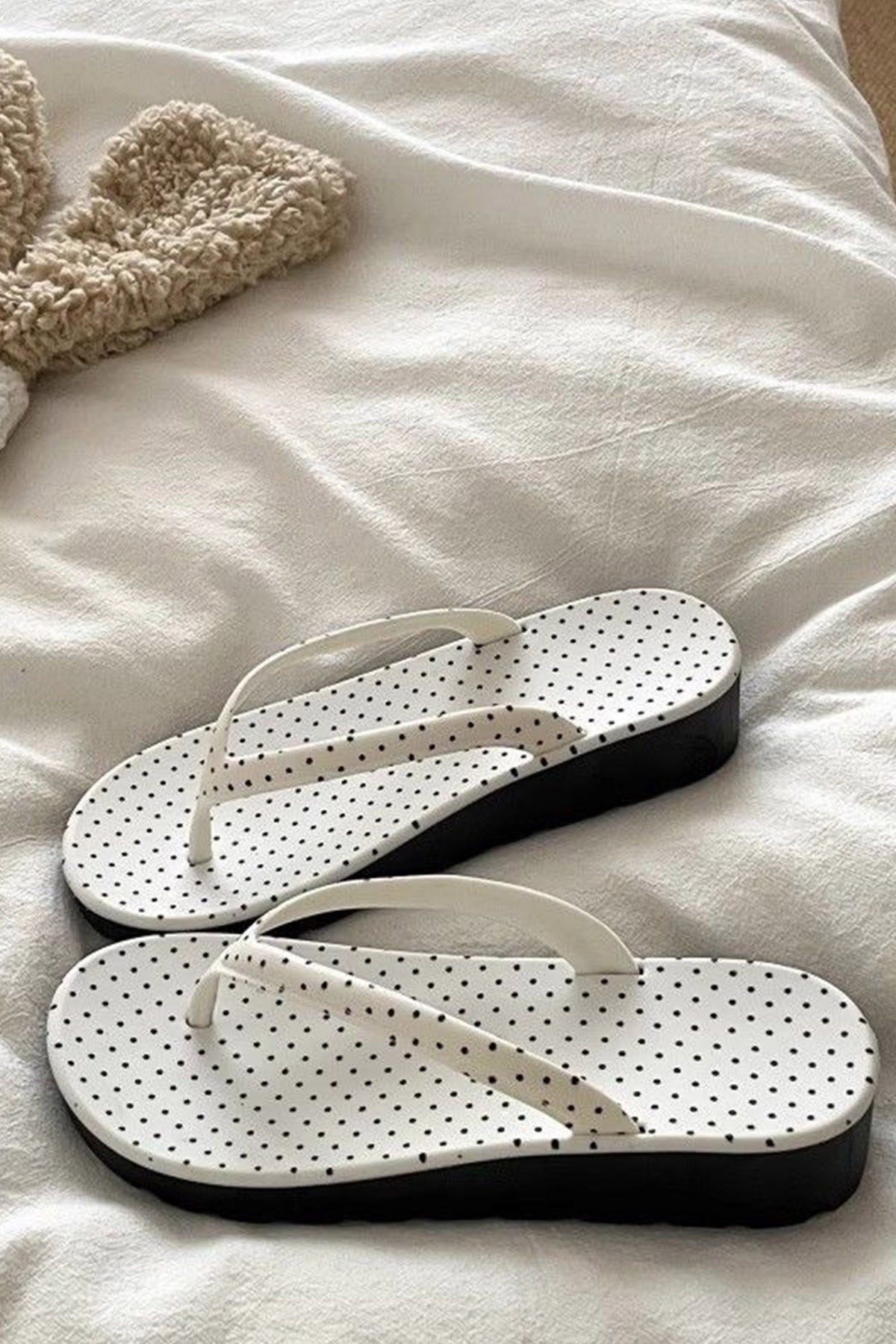 White Polka Dot Contrast Low Heel Platform Flip-Flop Sandals