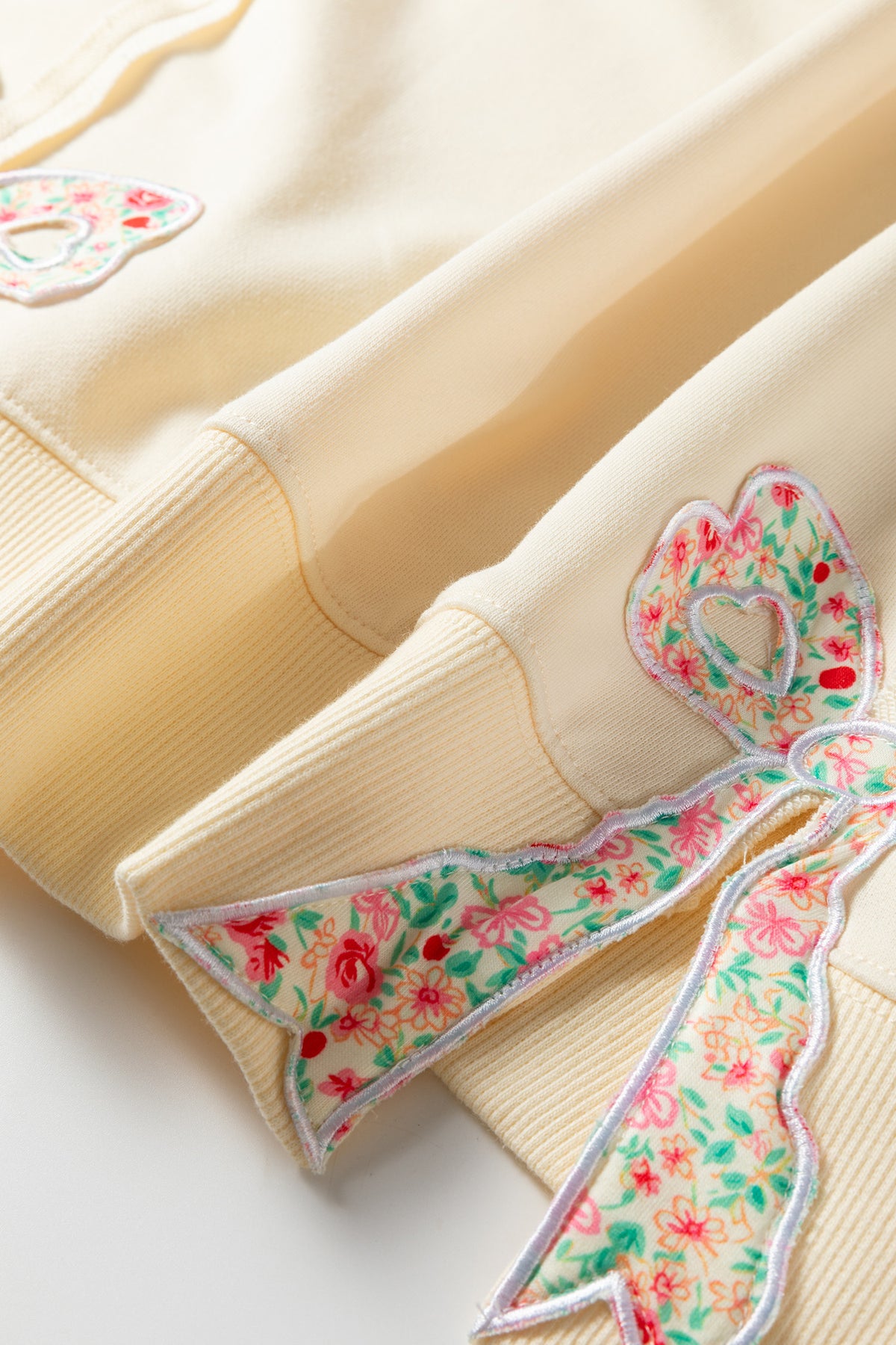 Beige Plus Size Raw-Seam Detail Floral Bow Patched Relaxed Pullover