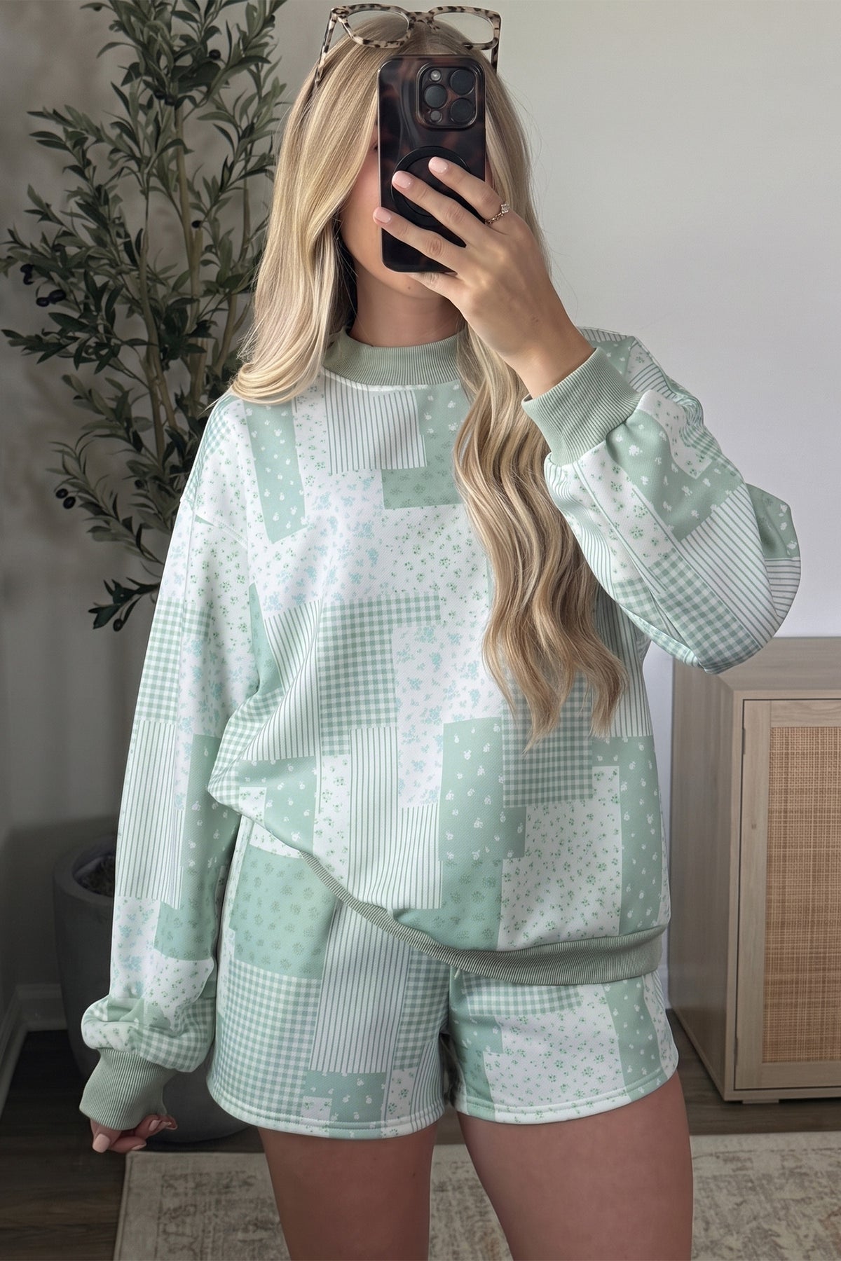 Women's Green Patchwork Floral Print Drop Shoulder Baggy Pullover Drawstring Shorts Set