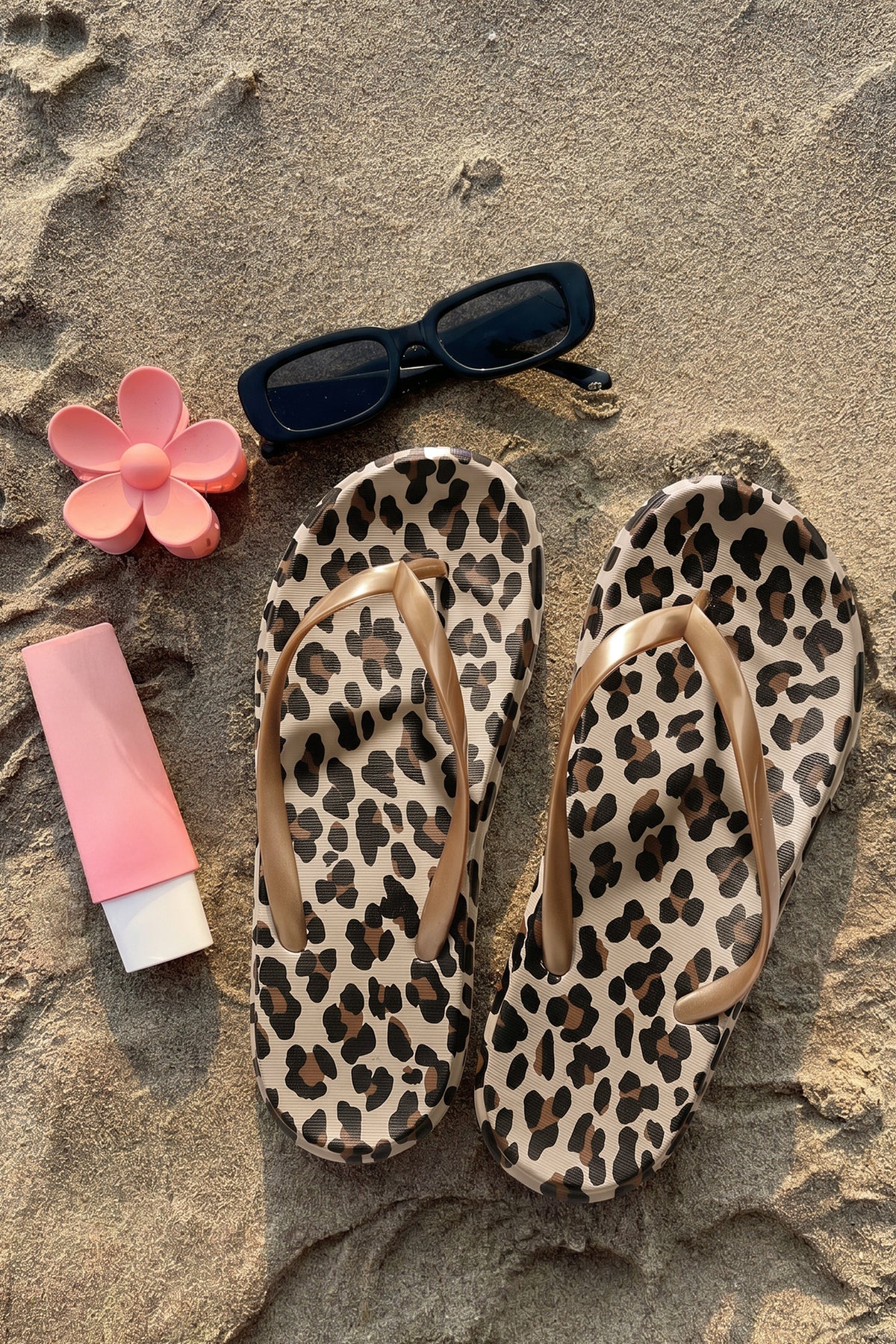 Chestnut Sleek Straps Leopard Contrast Flip-Flop