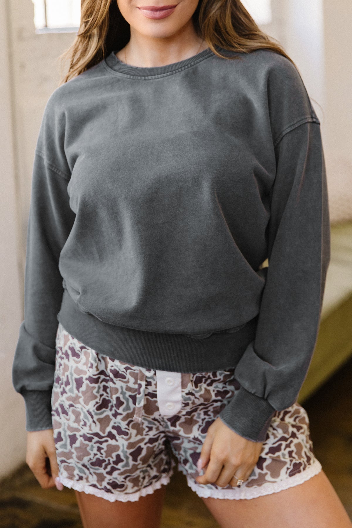 Medium Grey Solid Round Neck Ribbed Cuff Sweatshirt