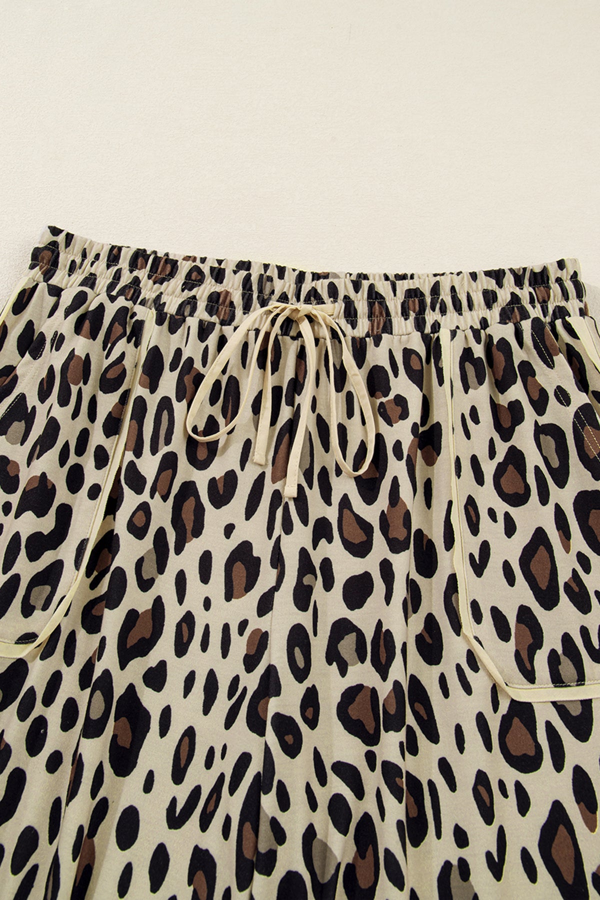 Khaki Exposed Seam Patched Pocket Plus Size Drawstring Leopard Wide-Leg Pants