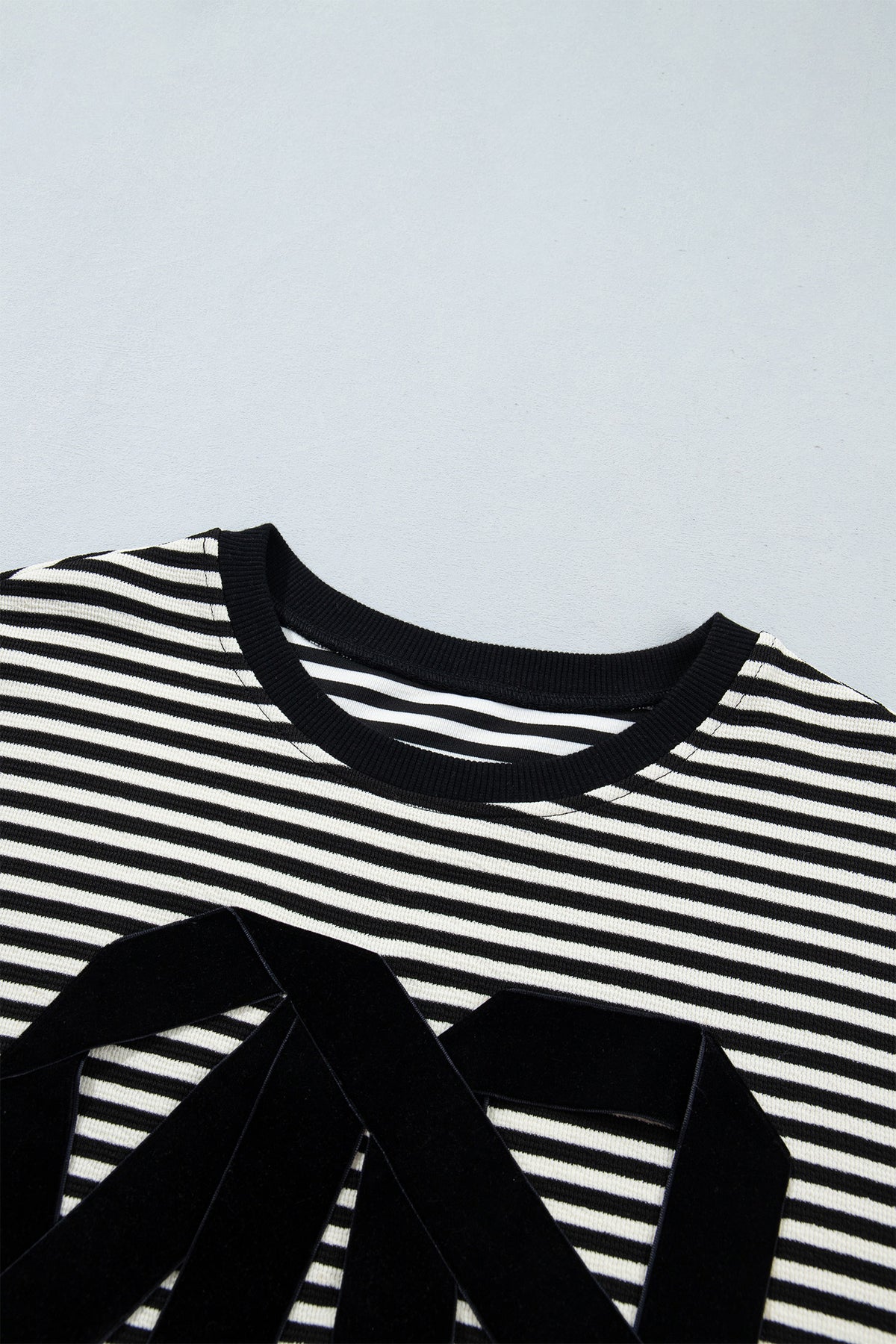 Black Stripe Velvet Bow Pattern Dropped Shoulder Sweatshirt
