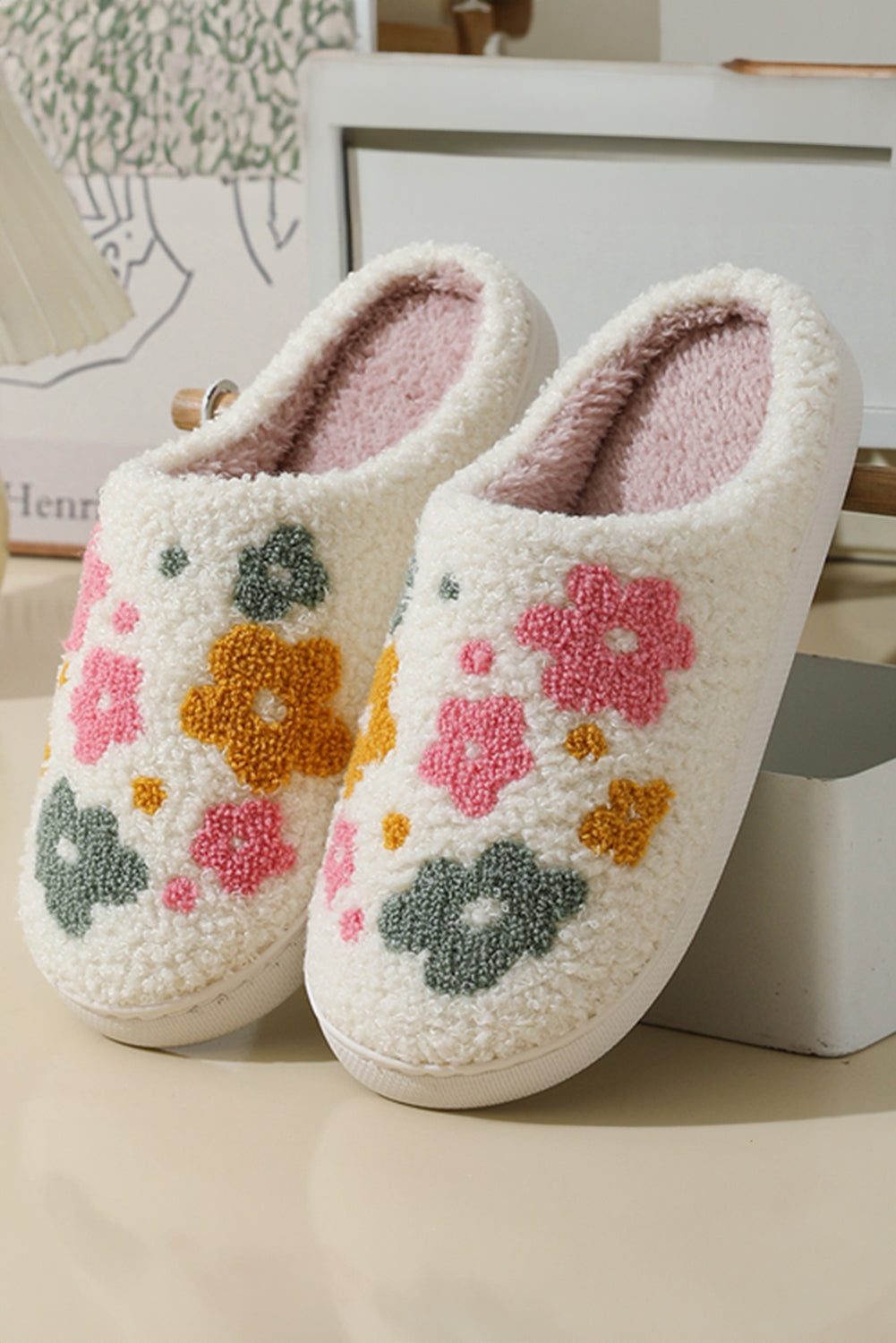 White Flower Pattern Slip-On Plush Home Slippers