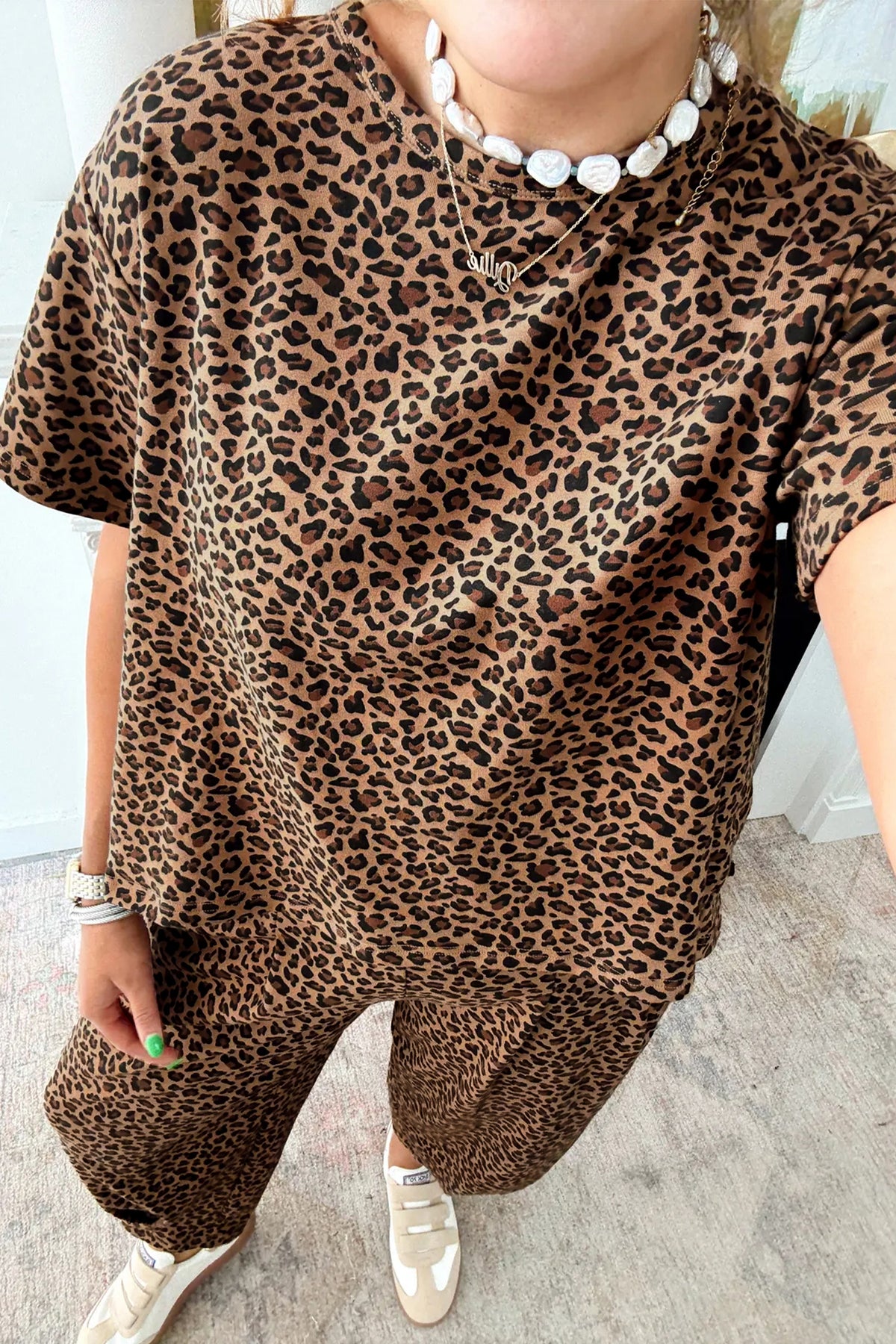 Women's White Leopard High-Low Tee Ankle Length Pants Set
