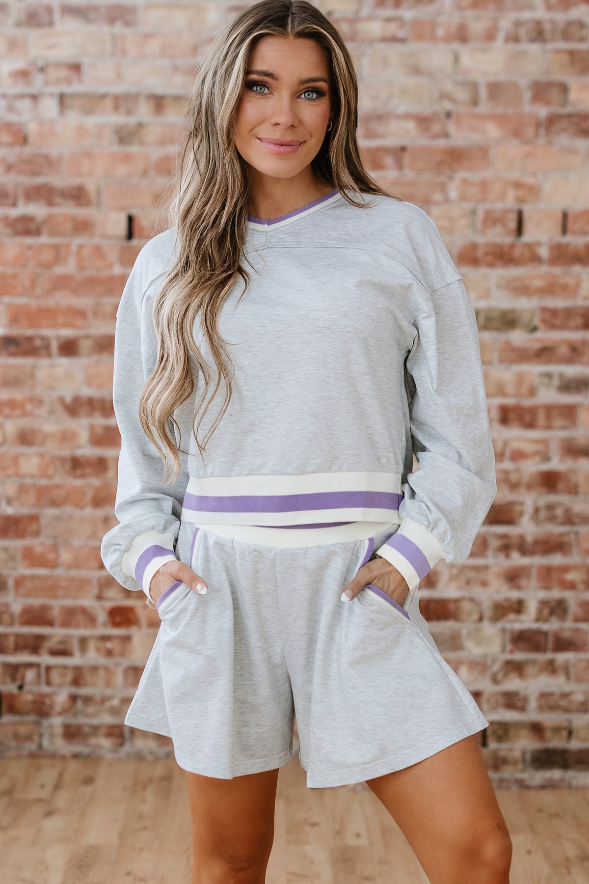 Women's Light Grey Contrast Striped Bands Cropped Pullover and Athletic Shorts Two-Piece Set