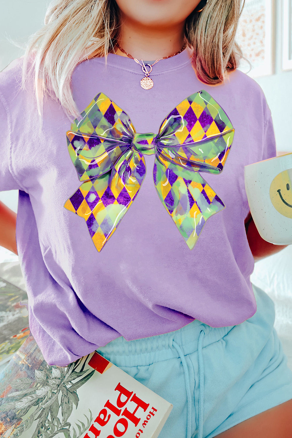 Wisteria Mardi Gras Bowknot Pattern Crew Neck T-Shirt