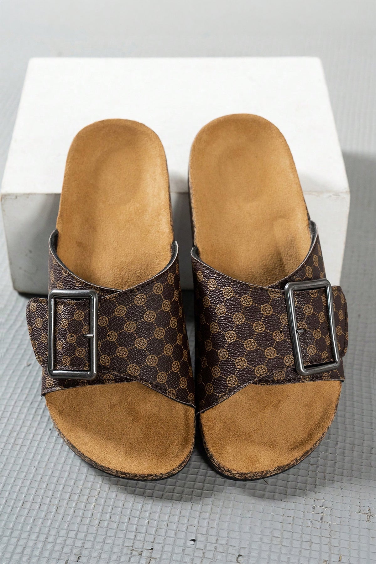 Coffee Retro Geometric Print Buckle Strap Flat Sandals
