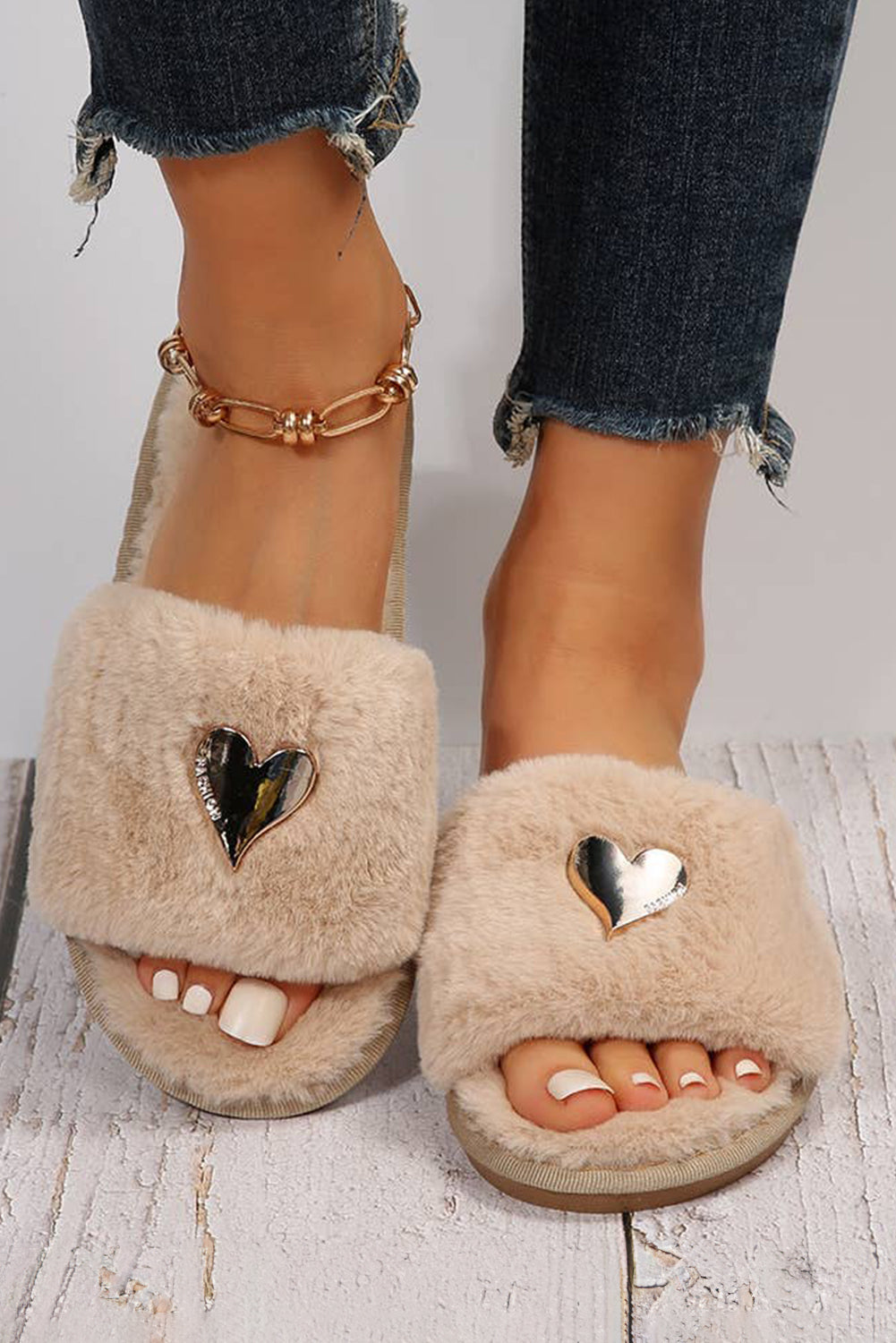 Parchment Heart Shape Buckle Decor Open-Toe Plush Slippers