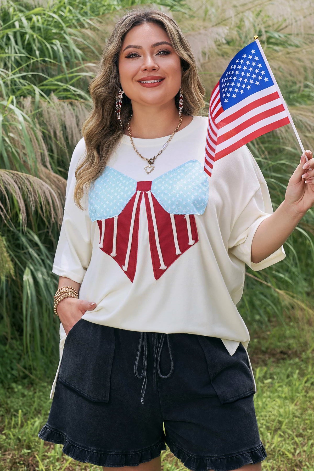 White Distressed Flag Bow Patched Plus Size T-Shirt