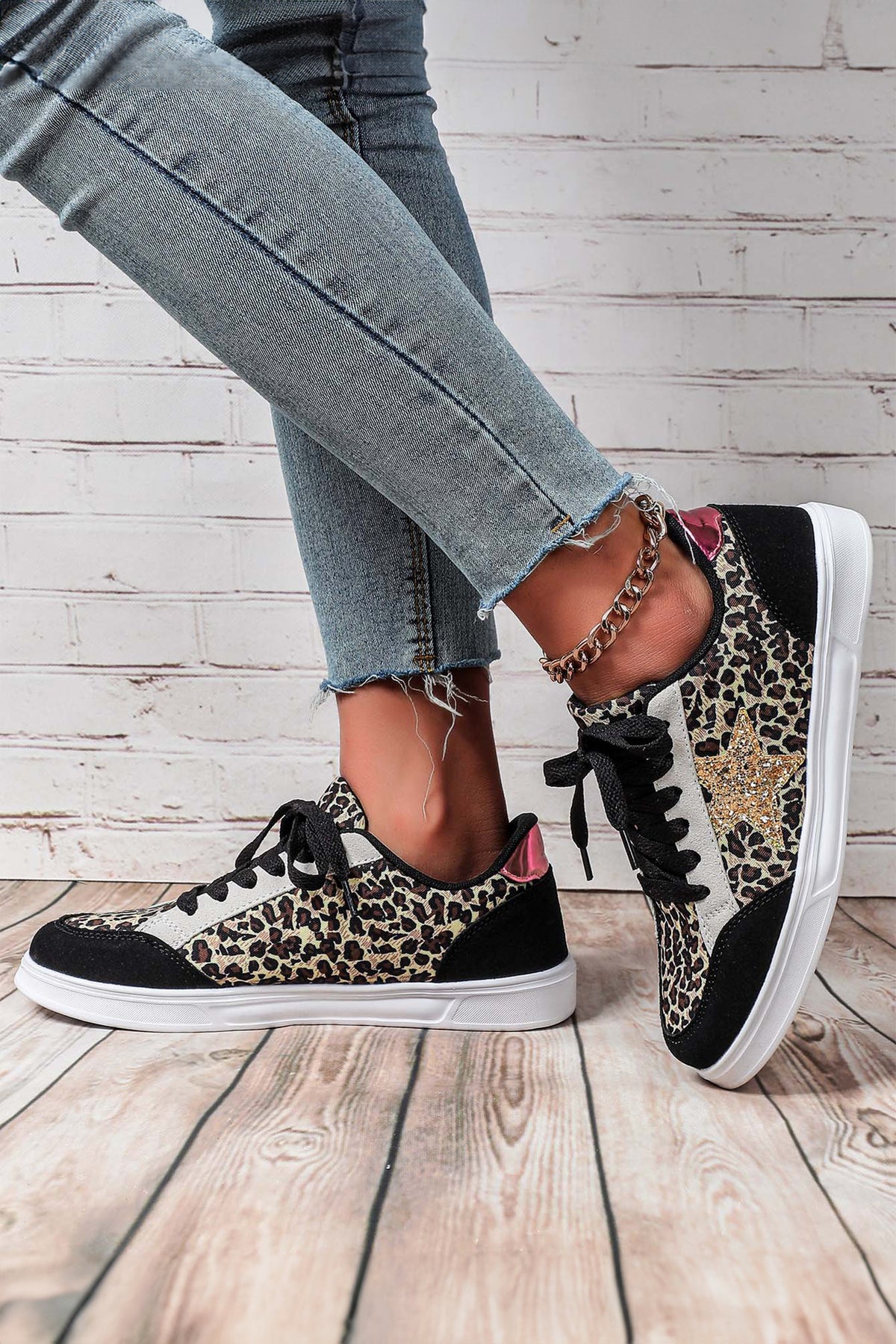 Rose Red Stylish Color Block Glitter Star Patchwork Lace-up Sneakers
