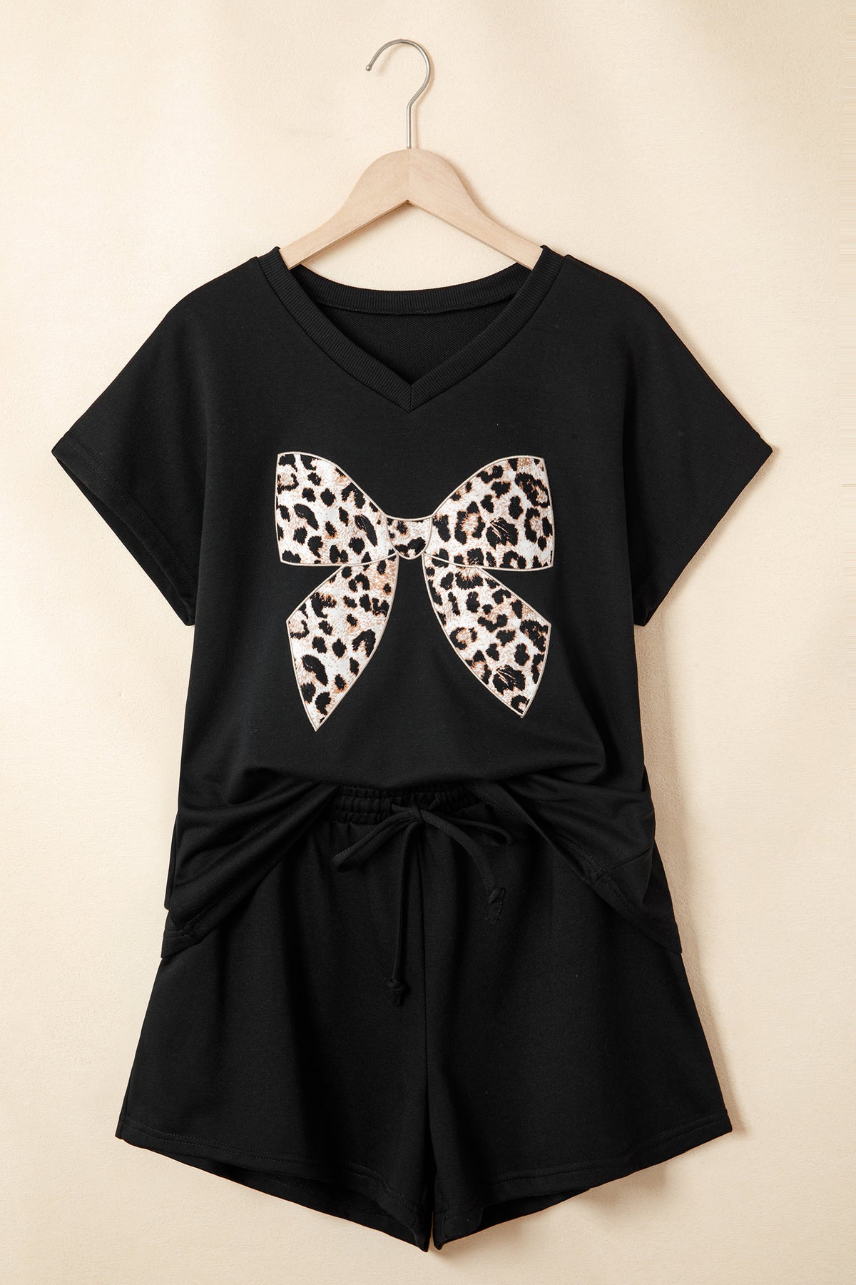 Women's Black Contrast Leopard Bow Patched V-Neck Tee Shorts Two-Piece Outfit Set