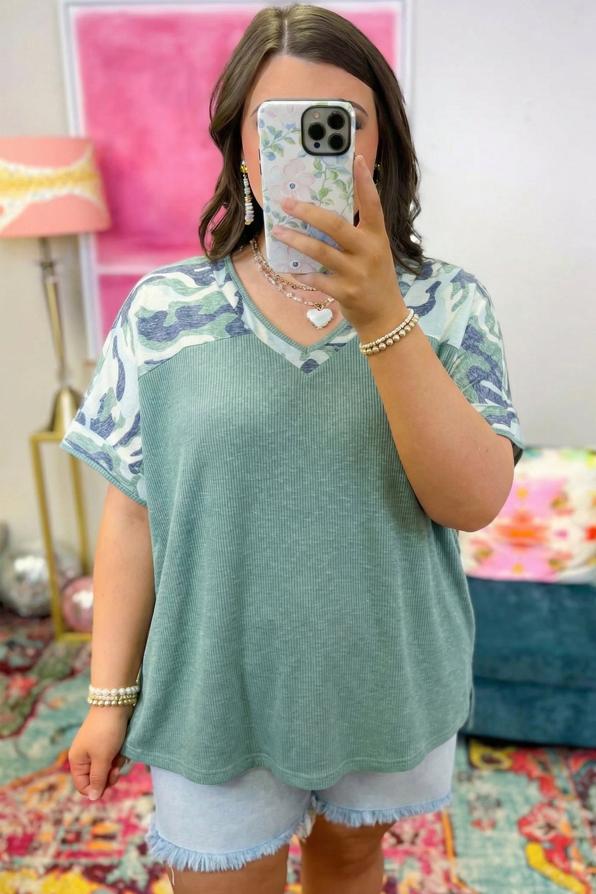 Mist Green Ribbed Camouflage Patchwork Plus Size V-Neck Tee