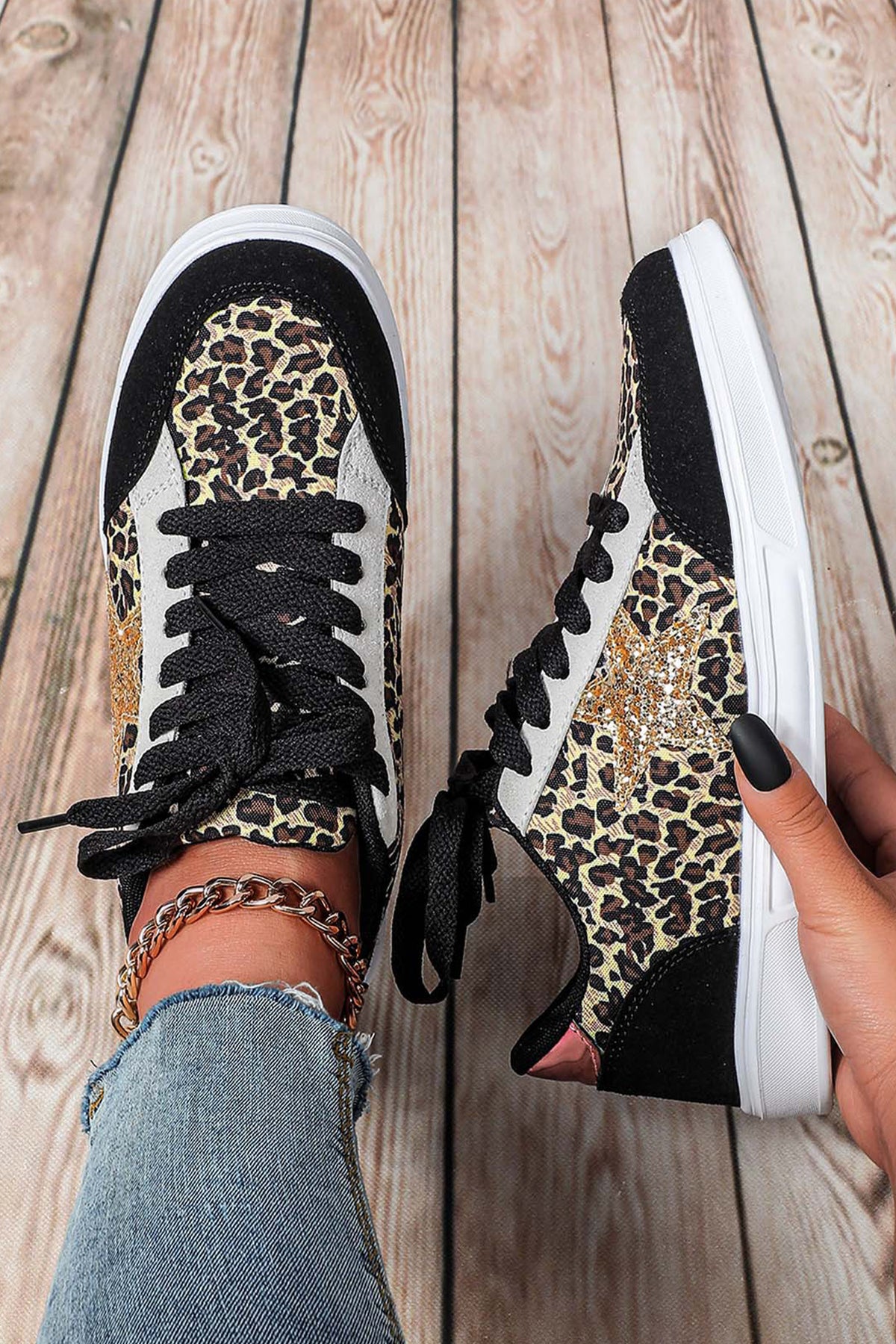 Rose Red Stylish Color Block Glitter Star Patchwork Lace-up Sneakers