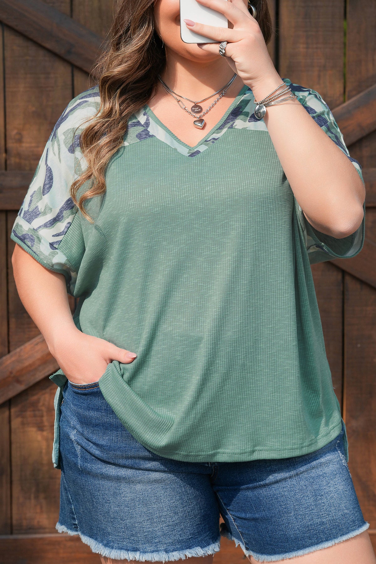 Mist Green Ribbed Camouflage Patchwork Plus Size V-Neck Tee