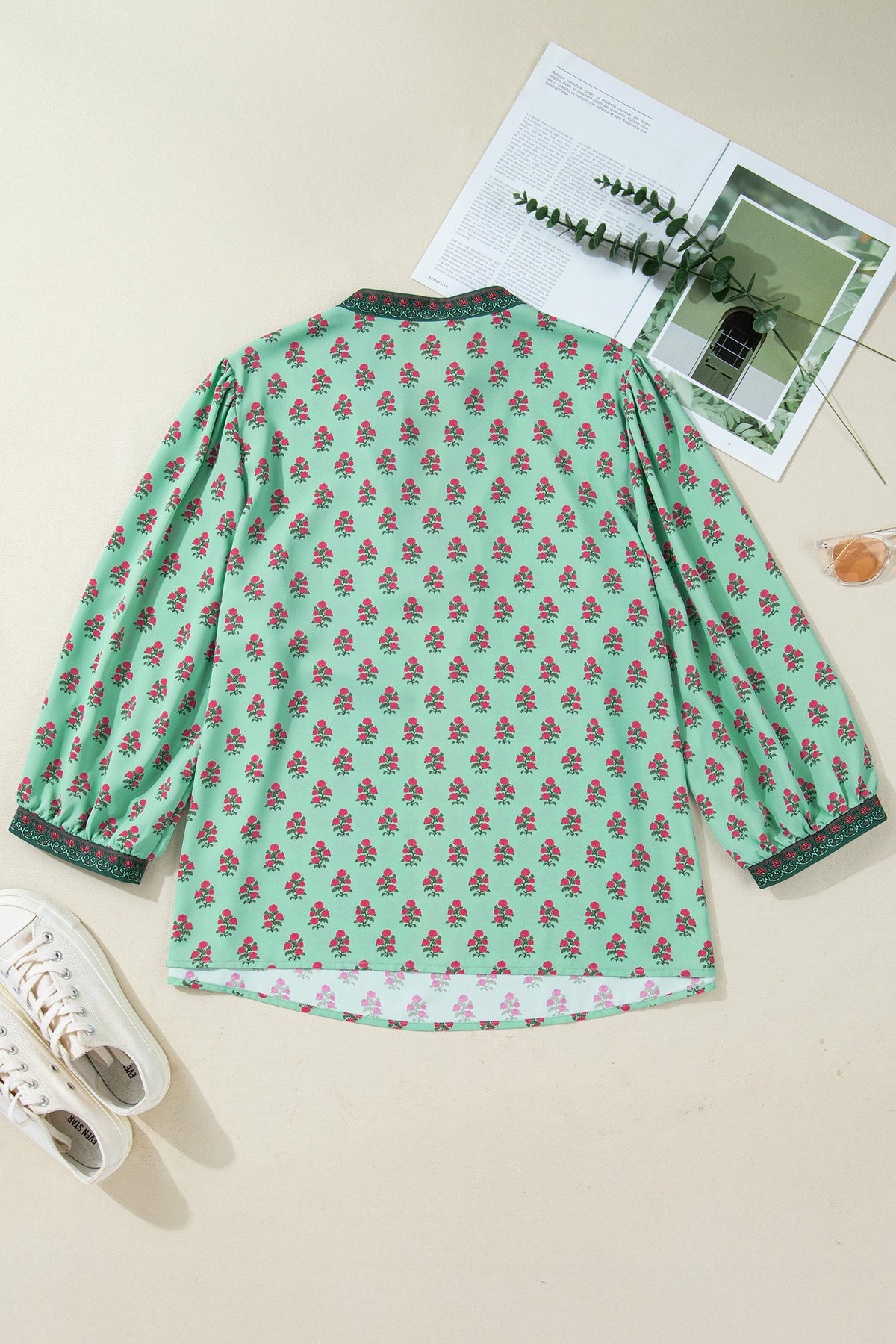 Green Plus Size Floral Print Contrast Trim V-Neck Bracelet Sleeve Blouse