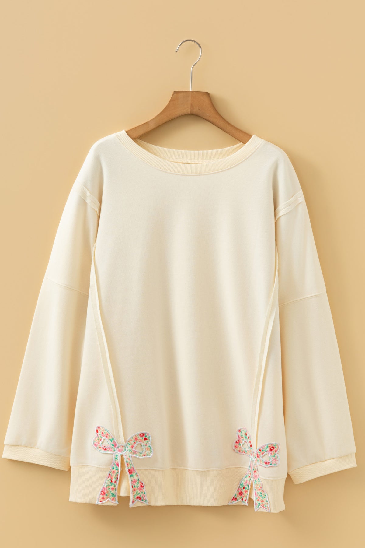 Beige Plus Size Raw-Seam Detail Floral Bow Patched Relaxed Pullover