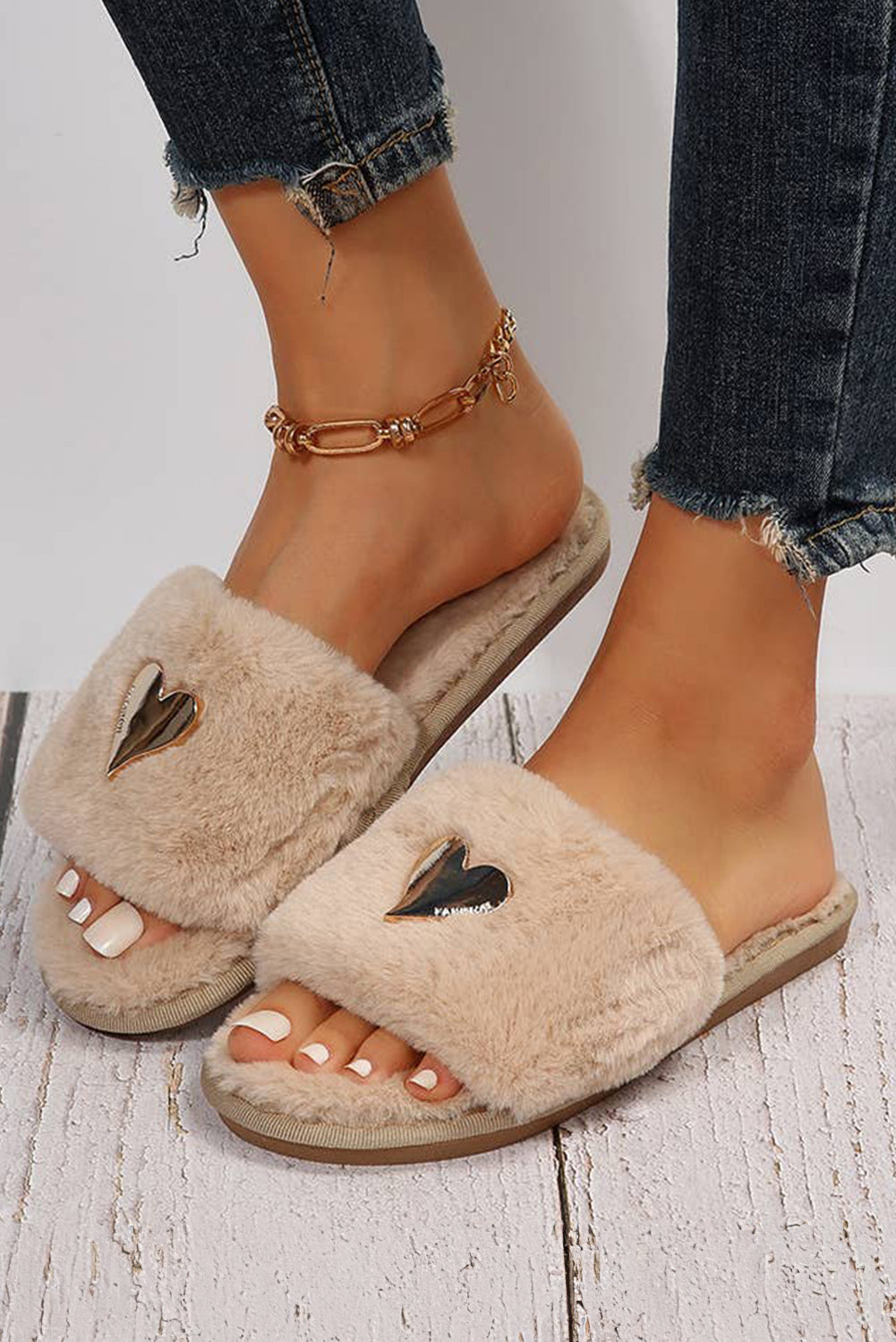 Parchment Heart Shape Buckle Decor Open-Toe Plush Slippers
