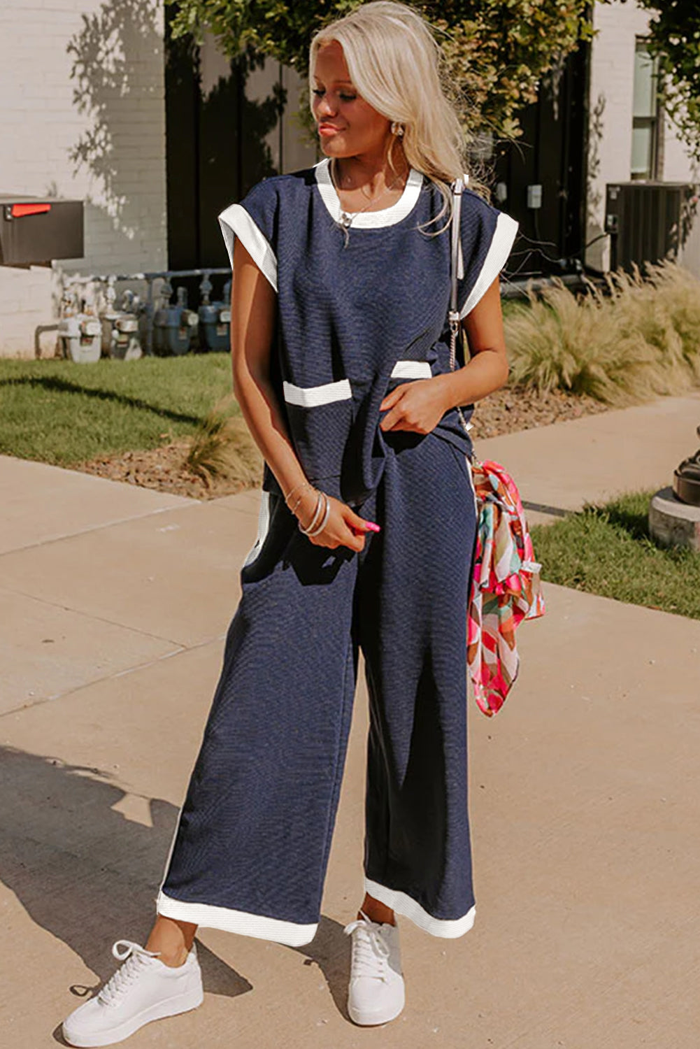 Women's Navy Blue Color Block Pocketed T Shirt and Wide-Leg Pants Set