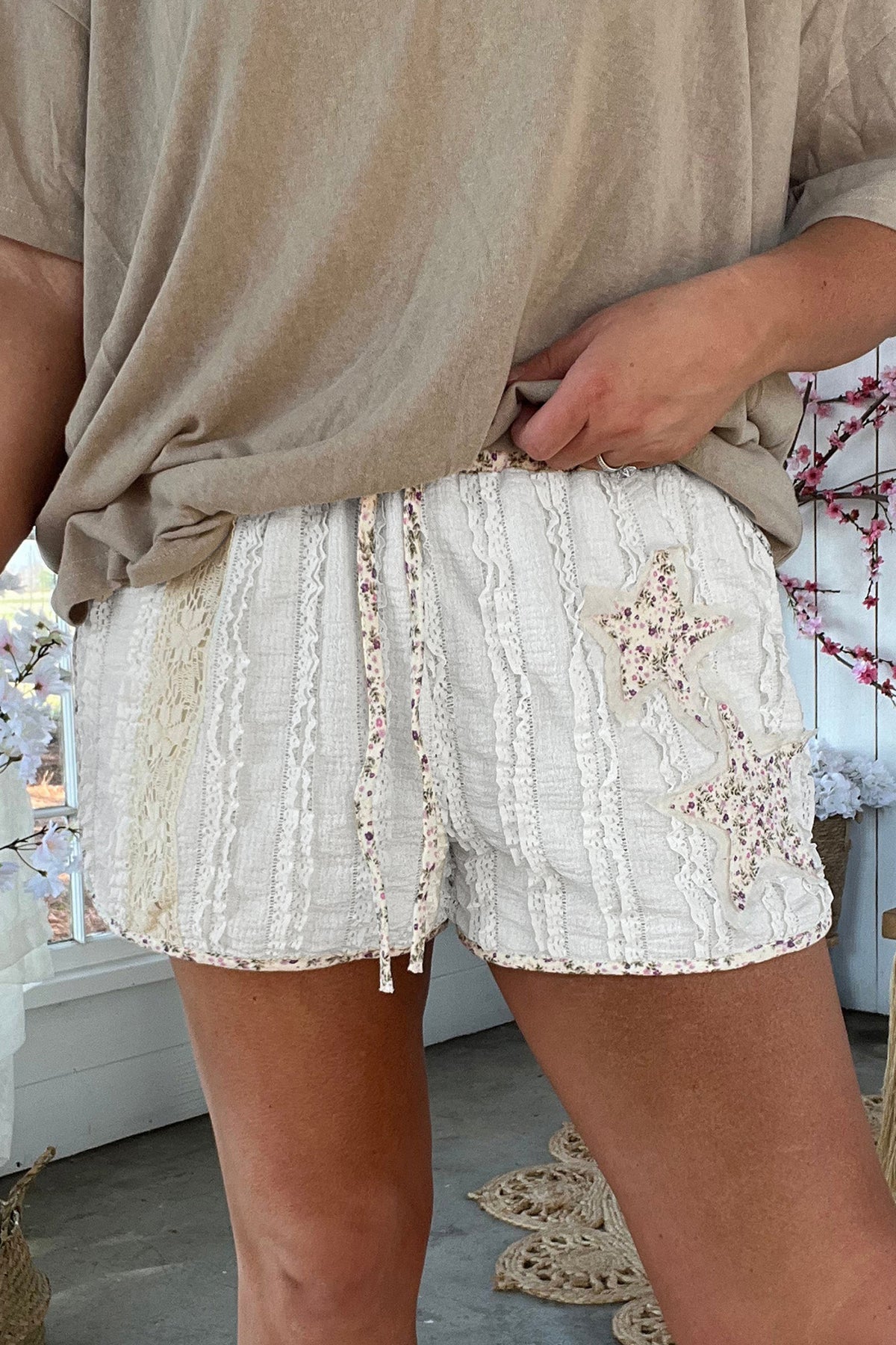 White Textured Lace Floral Star Patch Drawstring Casual Shorts