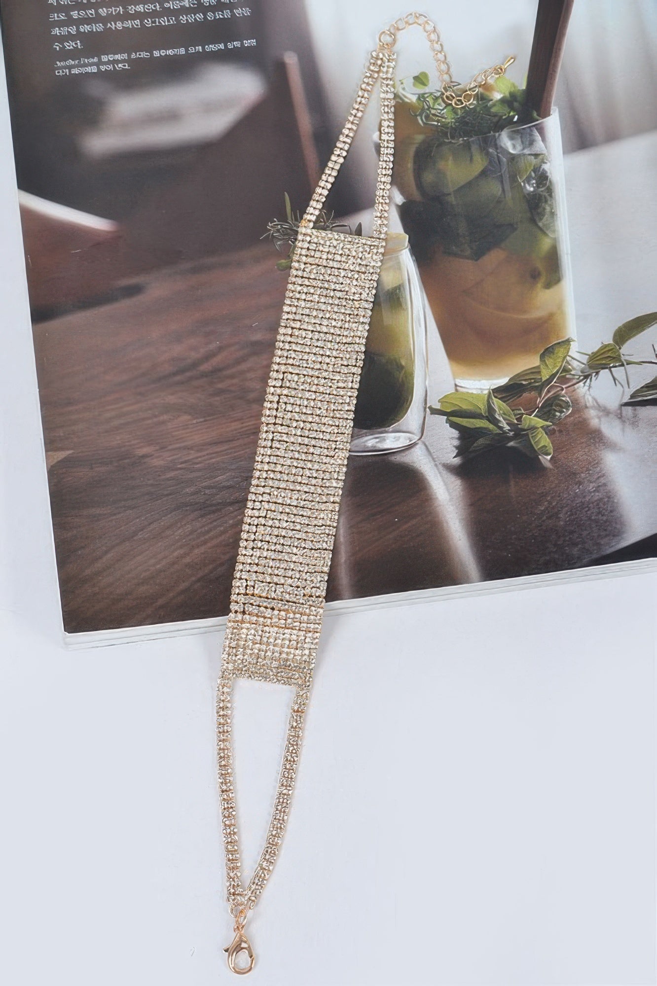 Round Rhinestone Choker Necklace