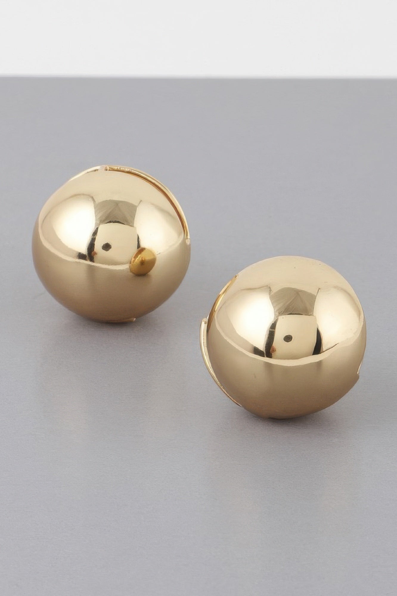 Shiny Shell Clasp Earrings