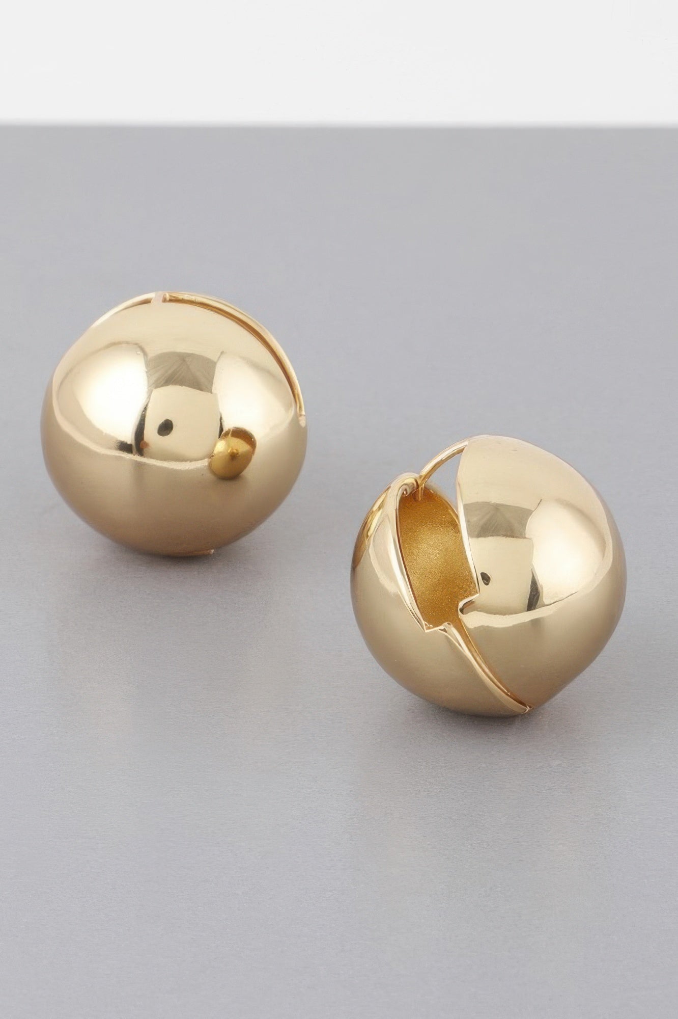 Shiny Shell Clasp Earrings