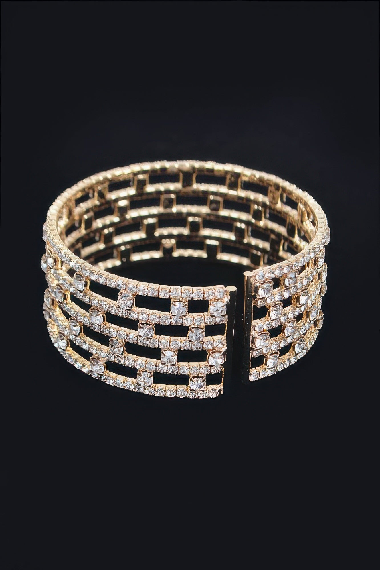 Clear Rhinestone Pattern Bangle