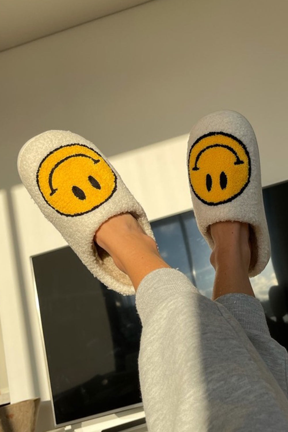 White Smile Face Print Non-Slip Plush Slippers