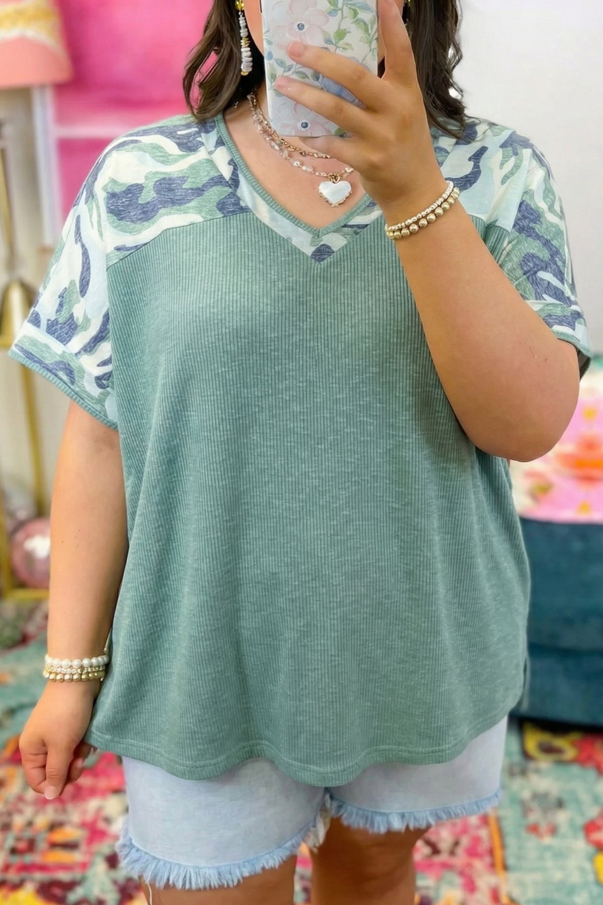 Mist Green Ribbed Camouflage Patchwork Plus Size V-Neck Tee