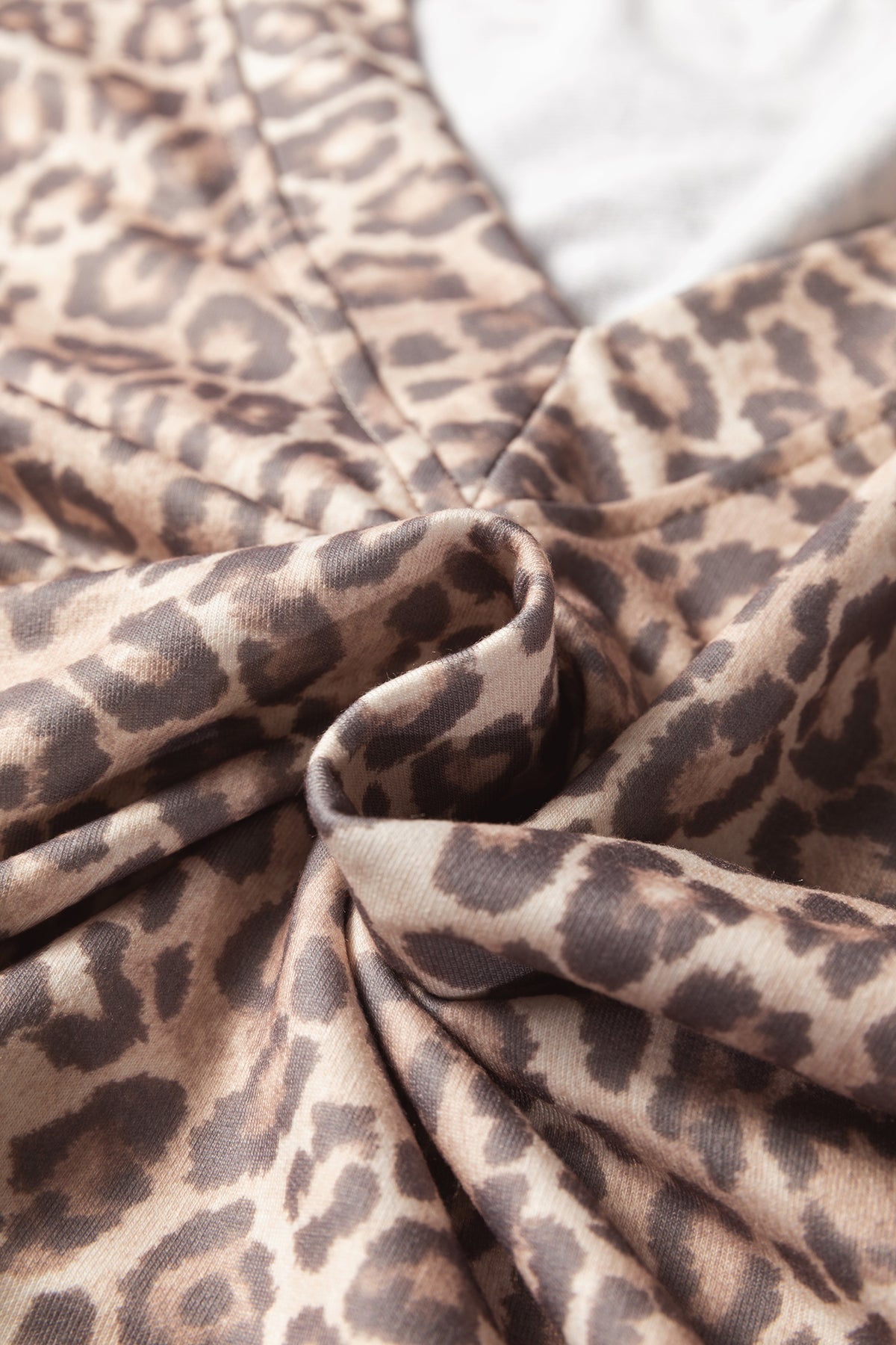 Women's Light French Beige Leopard Print V-Neck Pullover Mini Skort Two-Piece Set