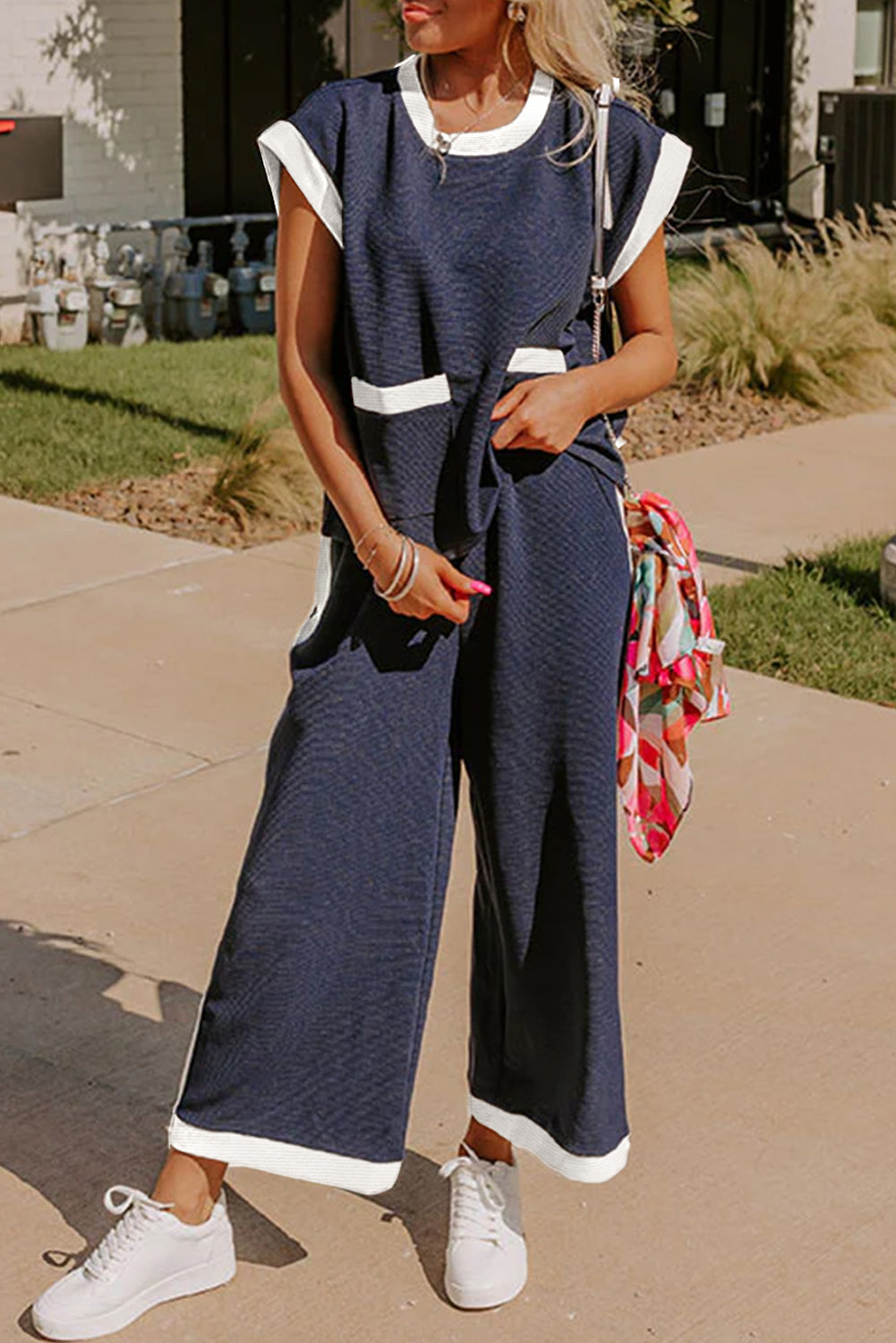 Women's Navy Blue Color Block Pocketed T Shirt and Wide-Leg Pants Set