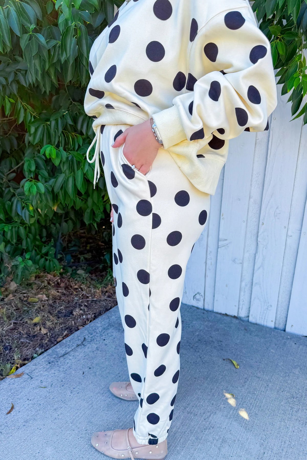 Women's Beige Polka Dot Print Drop Shoulder Pullover Jogger Pants Two-Piece Set