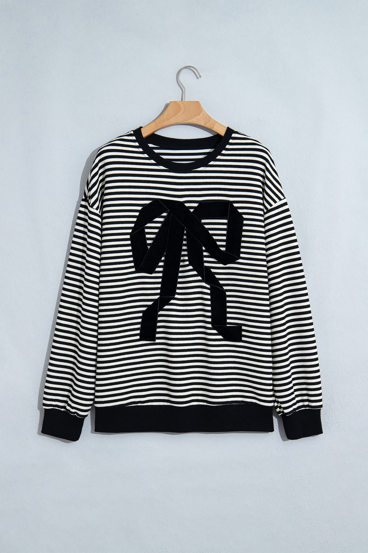 Black Stripe Velvet Bow Pattern Dropped Shoulder Sweatshirt