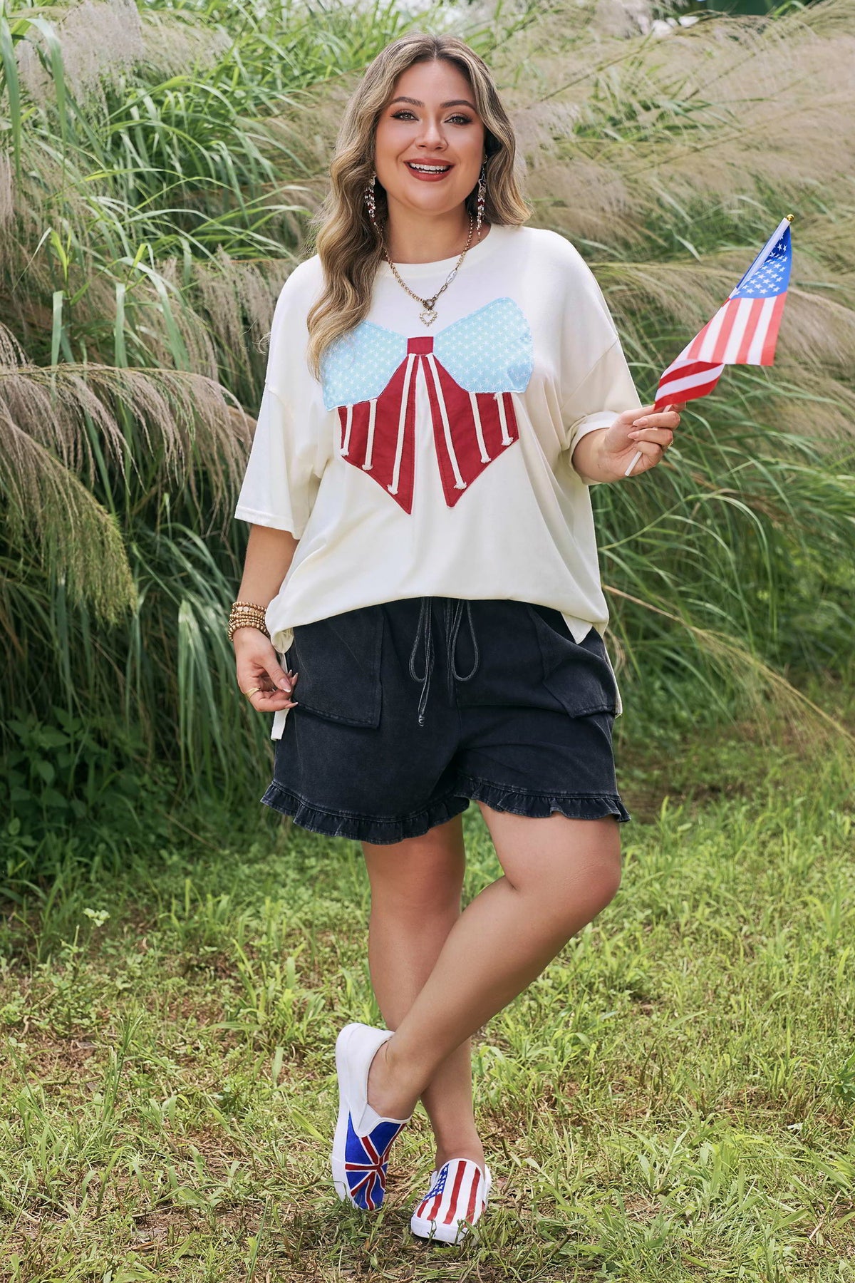 White Distressed Flag Bow Patched Plus Size T-Shirt